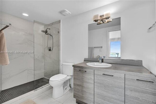 Building Photo - 400 Sunny Isles Blvd