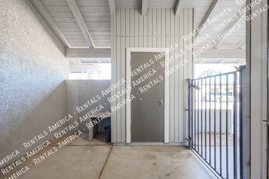 Building Photo - 9020 W Highland Ave