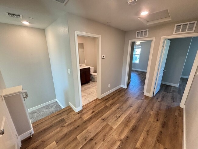 Building Photo - Stunning 3Bed/2Bath/2Car Townhome located in the N. Las Vegas/Tule Springs area!