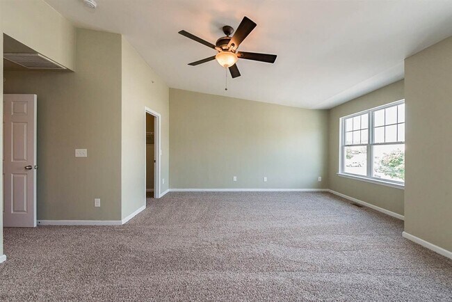 Building Photo - 2224 Valley Edge Dr