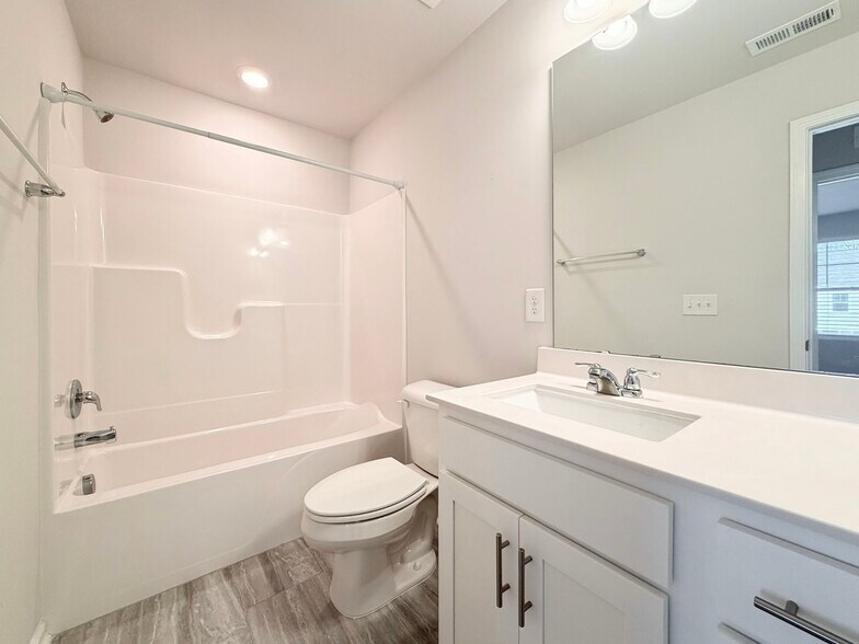 Building Photo - 400 Hazy Hills Ln