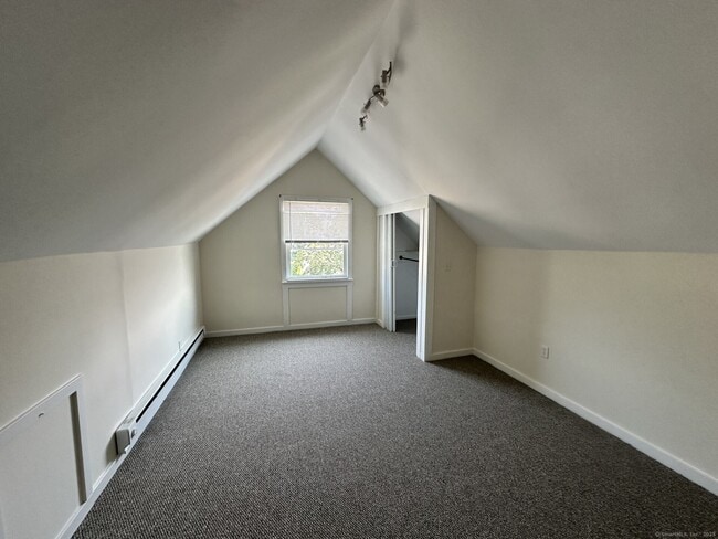 Building Photo - 128 Grove Pl