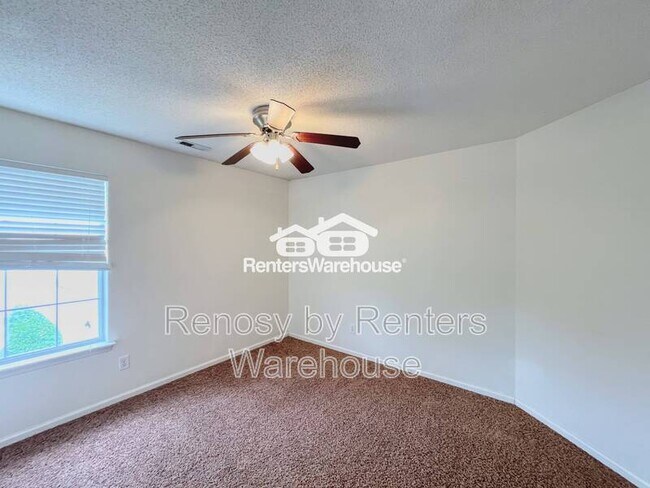 Building Photo - 601 Whisper Walk