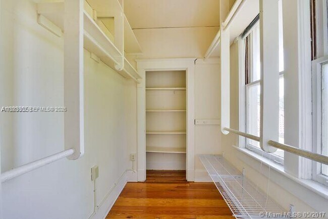 Building Photo - 2000 S Miami Ave