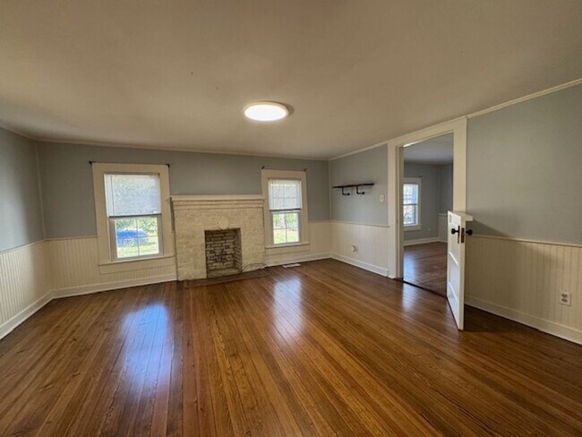 Building Photo - Farmhouse on 5 acres in Northern Greenville County with room for 2 horses and small farm animals!