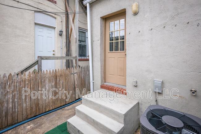 Building Photo - 412 Gittings St
