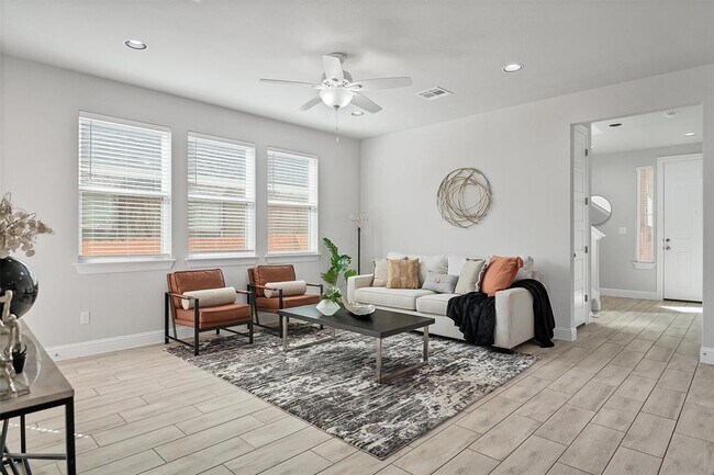 Building Photo - 2404 Burberry Ln