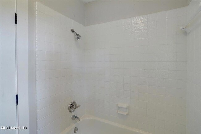 Building Photo - 249 Bay Park Dr