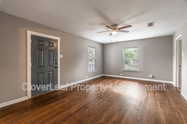Building Photo - 402 W Wildwood Dr