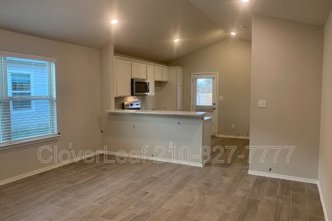 Building Photo - 2172 Darst Dr