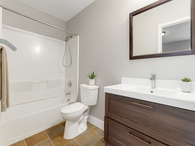 Building Photo - 4BR w/ Driveway Parking near Denver Zoo & City Park