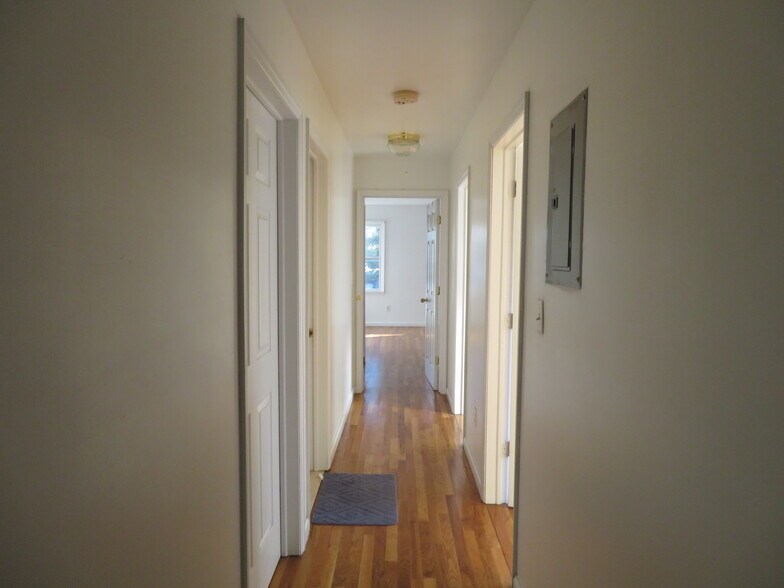Building Photo - 14 Nevins St