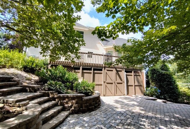 Building Photo - 2108 Valley Dale Ln