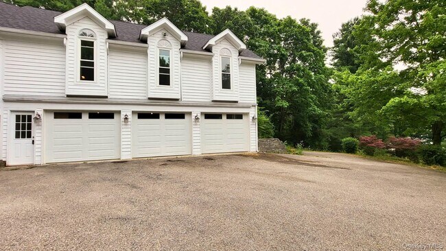 Building Photo - 19 Friendship Ln