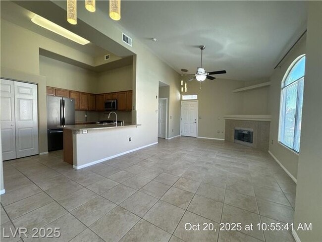 Building Photo - MISSION RIDGE SECOND-FLOOR CONDO!!