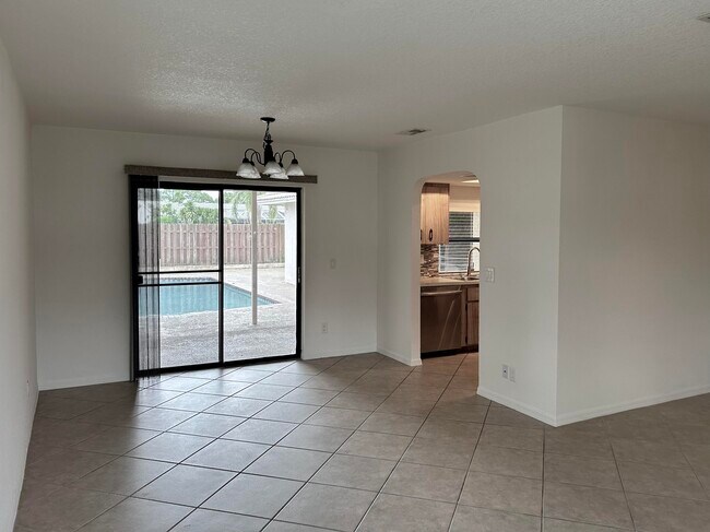 Building Photo - 6162 Amberwoods Dr