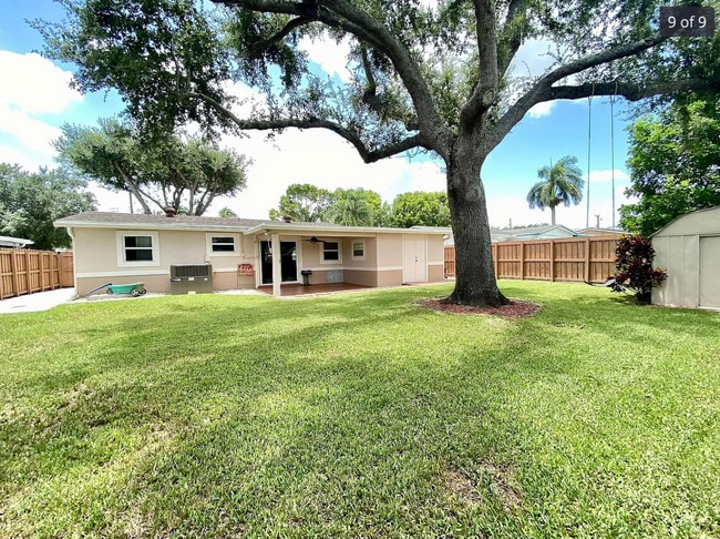 Building Photo - 9457 SW 51st Pl