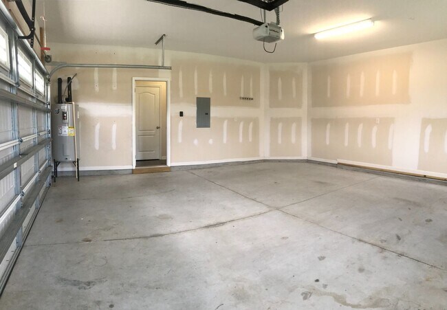 Building Photo - Regal Home on Regatta Way!