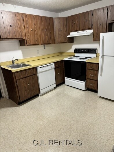 Building Photo - 71 Montvale Ave