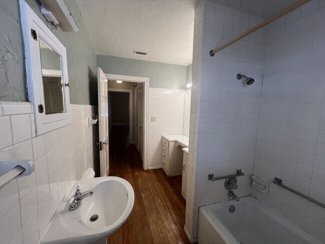 Building Photo - 2514 24th St