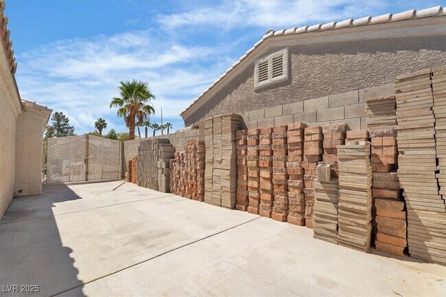 Building Photo - 8200 Cimarron Ridge Dr