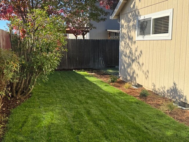 Building Photo - SINGLE LEVEL HOME IN CP/ ON QUIET CULDESAC