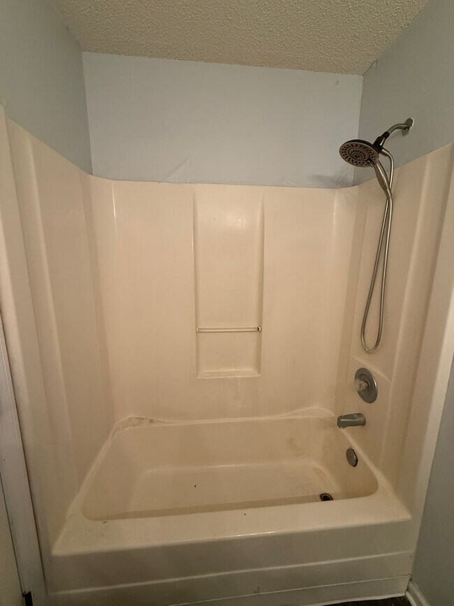 Building Photo - 205 Courtney Way