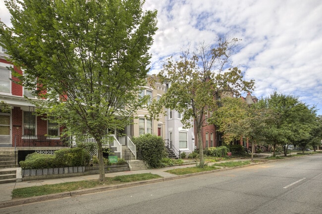 Building Photo - 1217 1/2 Independence Ave SE-