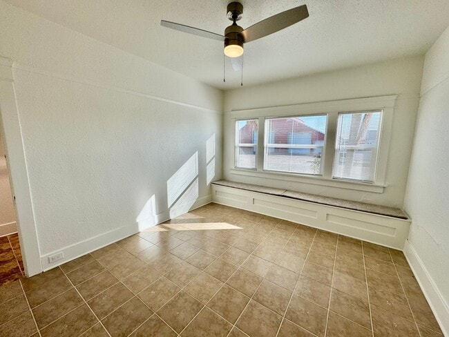 Building Photo - Country-style home with 3 bedrooms, Upstairs Den/Office, 2 baths offering a charming and peaceful...