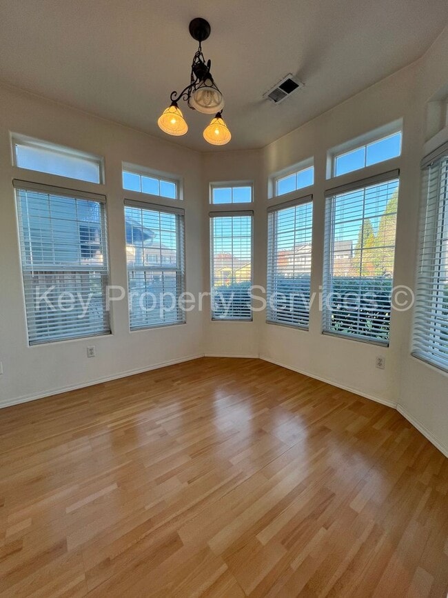 Building Photo - Westridge Ranch Across from Park!