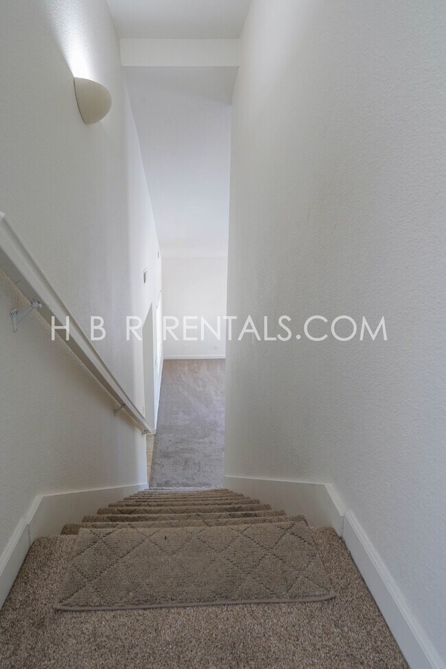 Building Photo - Charming 3-Bed, 2.5-Bath Home in One of Tr...