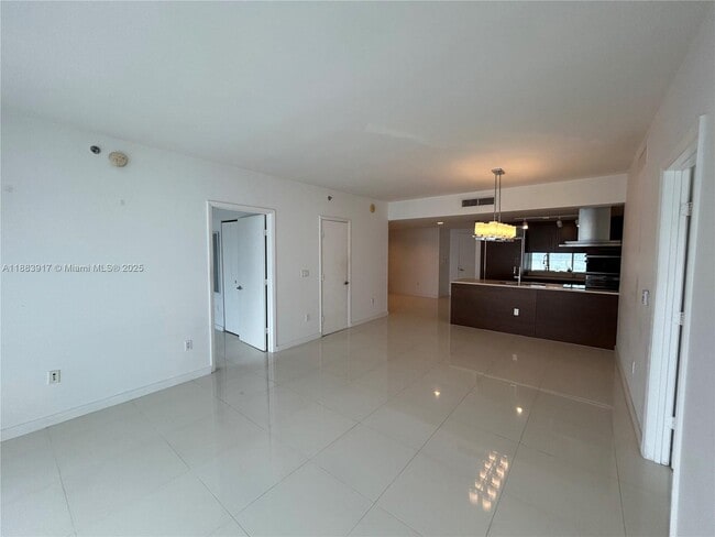 Building Photo - 495 Brickell Ave
