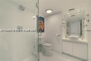 Building Photo - 2555 Collins Ave