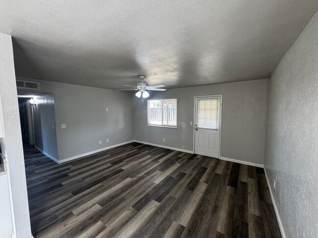 Building Photo - APPLY FOR THIS BEAUTIFUL HOME TODAY!