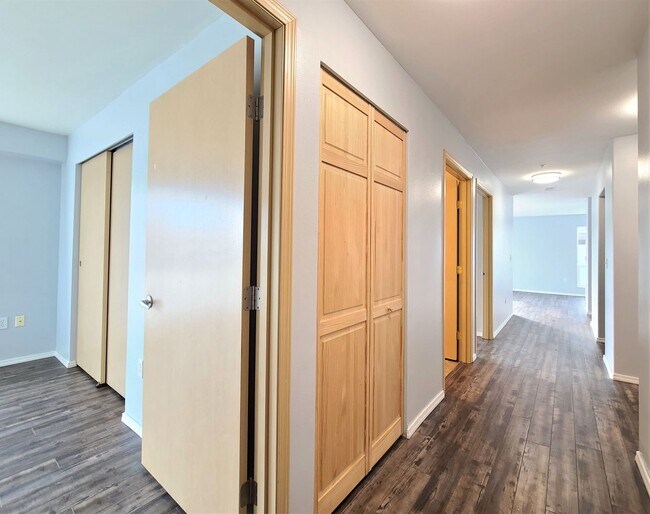 Building Photo - Everett Condo at Nautica Soundview 2 bed/2...