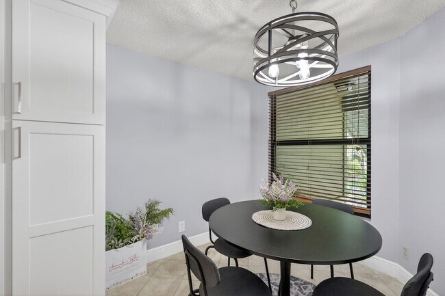 Building Photo - 5230 SE Seascape Way