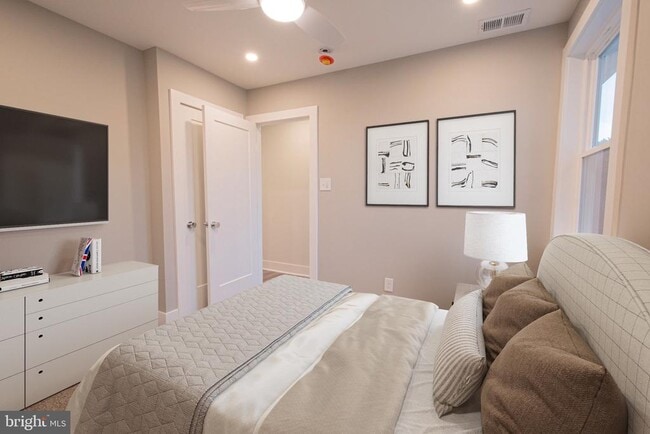 Building Photo - 21 Manor Rd