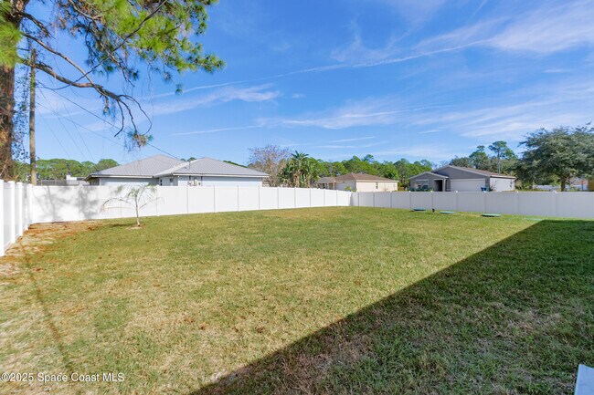 Building Photo - 511 Trumpet St SW