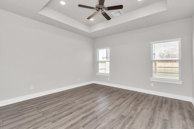 Building Photo - 21019 Bay Vlg Dr