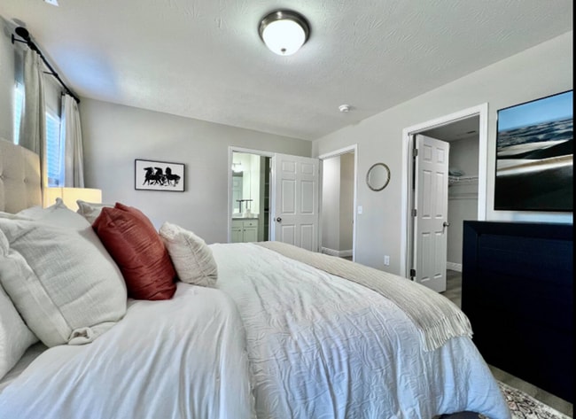 Building Photo - Brand New Equestrian getaway in Wilmington...