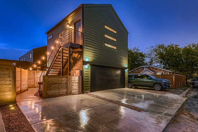 Building Photo - The Green Room. Backstage Downtown Georgetown