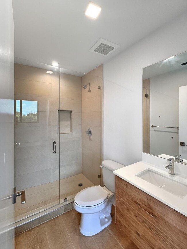 Building Photo - 1376 SW 4th St