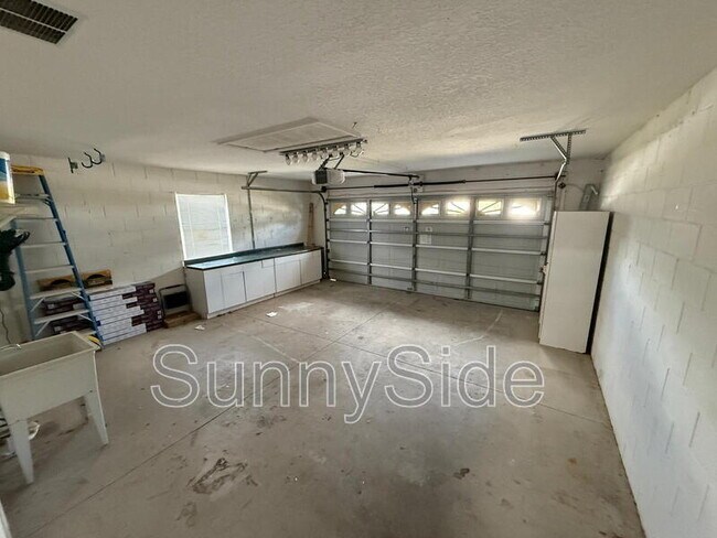 Building Photo - 1617 Nectarine Trail