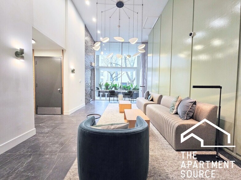 Building Photo - 1337 N Dearborn St