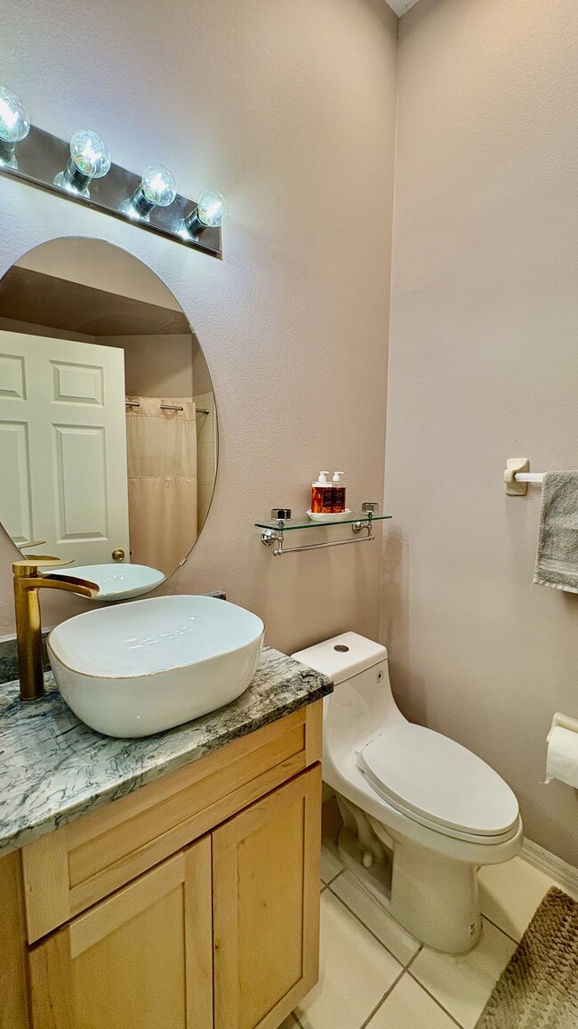 Building Photo - 3612 Foxcroft Cir