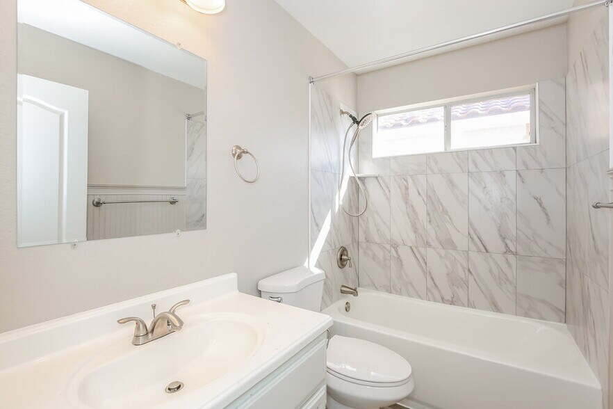 Building Photo - 2178 Polynesia Cir