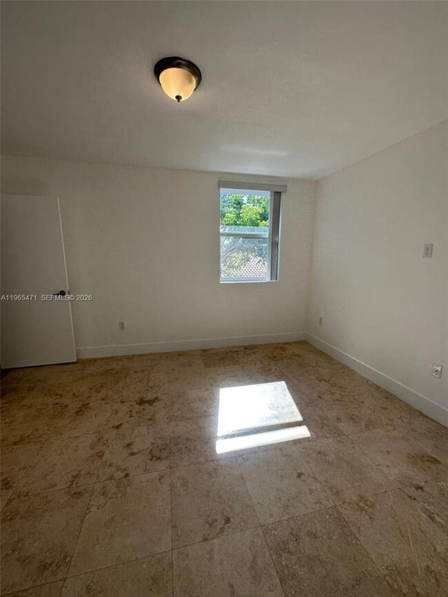 Building Photo - 2772 SW 31st Ct