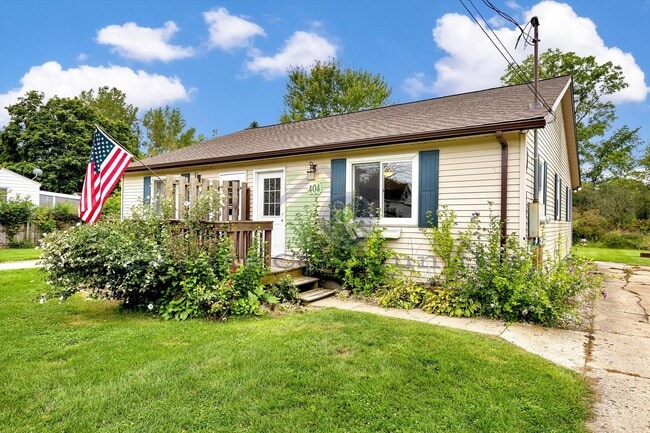 Primary Photo - Darling 2 Bedroom Home in Middleville