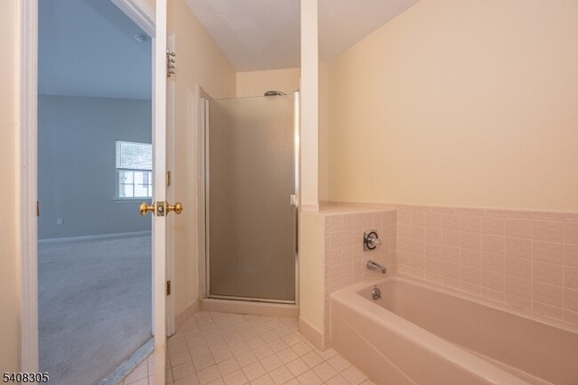 Building Photo - 63 Hickory Way