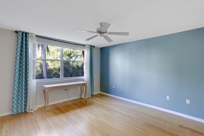 Building Photo - 285 Naples Cove Dr